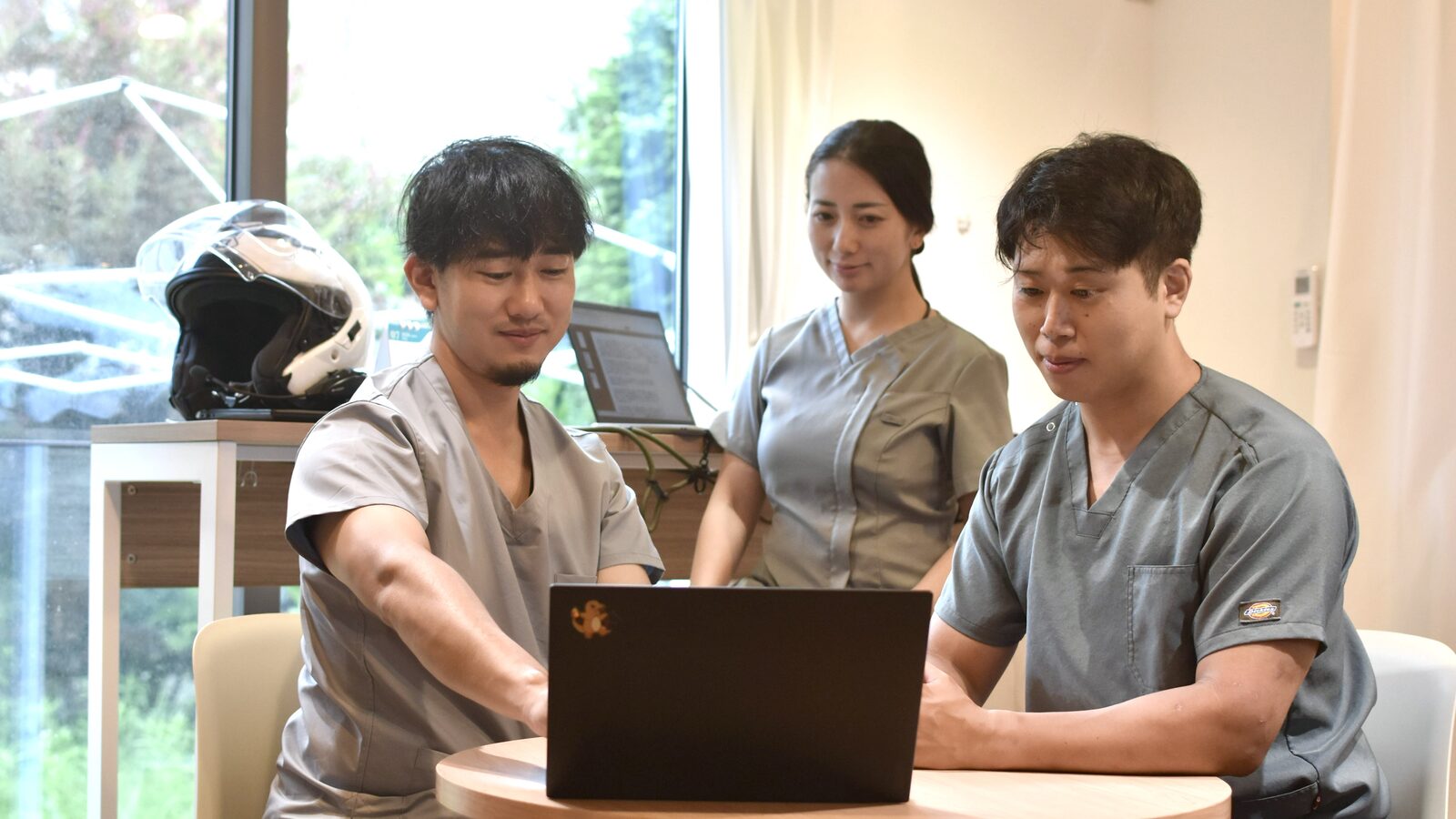 ICTツールで情報共有するそわか逗子のスタッフミーティング
